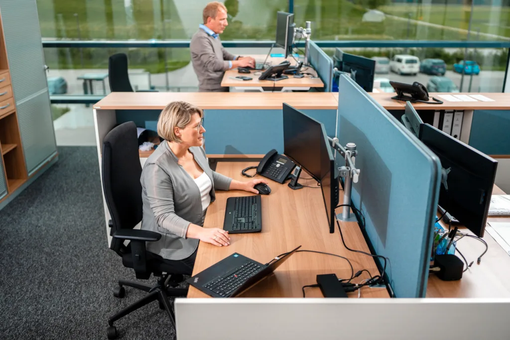 Buero Mitarbeiter Nowofol