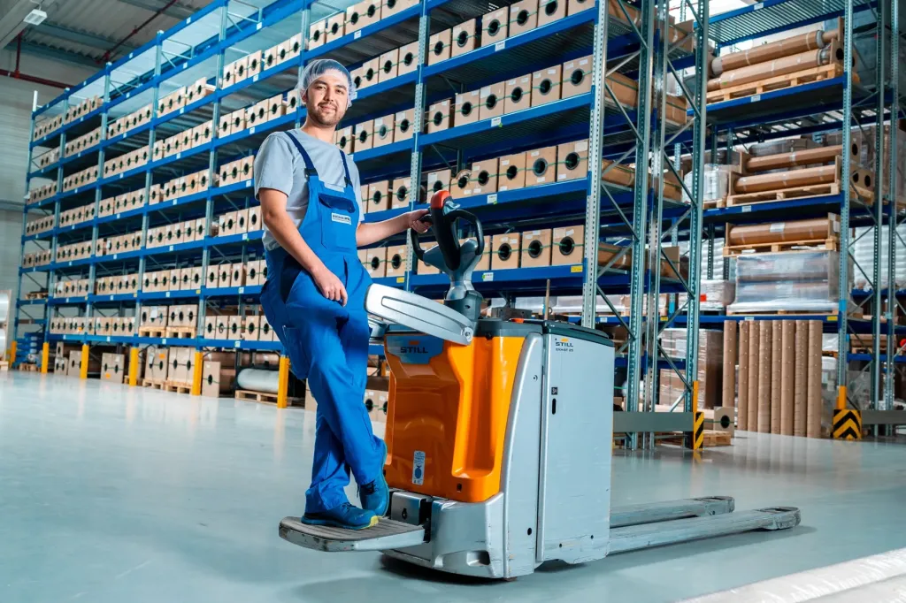 Lager Mitarbeiter Nowofol